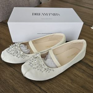 Girls pearled dress shoes